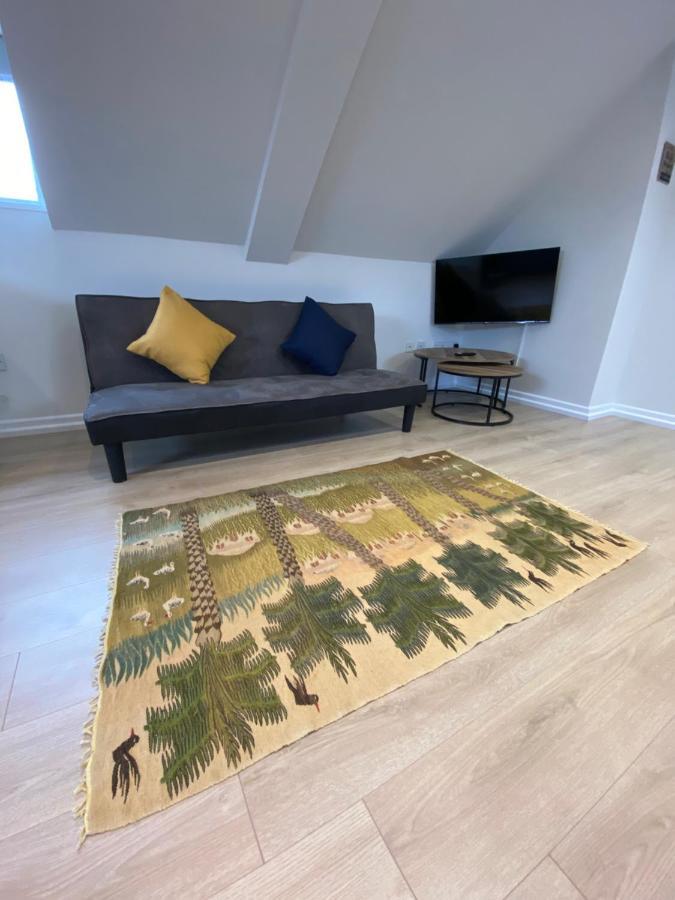 Lovely Spacious Loft Close To Train Station Worthing Exterior photo