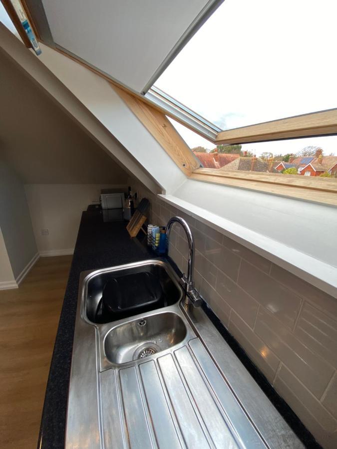 Lovely Spacious Loft Close To Train Station Worthing Exterior photo